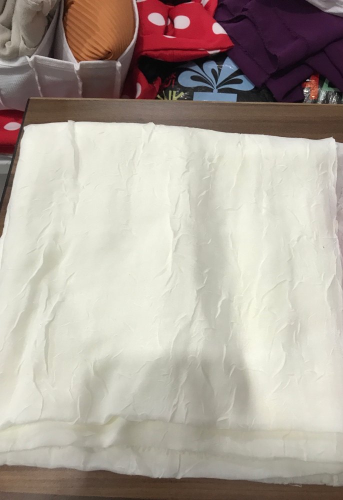 Beyaz ve Pembe Dökümlü Kadın Şal - Görsel 4