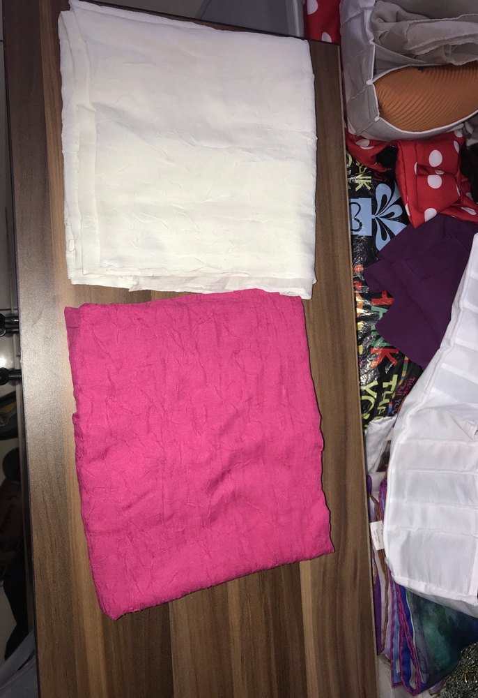 Beyaz ve Pembe Dökümlü Kadın Şal - Görsel 2