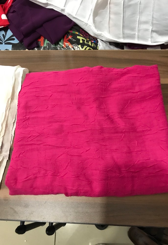 Beyaz ve Pembe Dökümlü Kadın Şal - Görsel 3