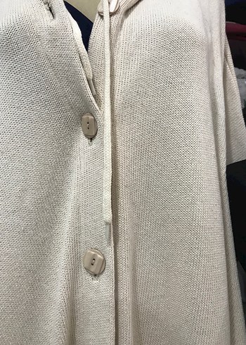 Düğmeli Beyaz Kadın Uzun Abaya Panço - Görsel 4