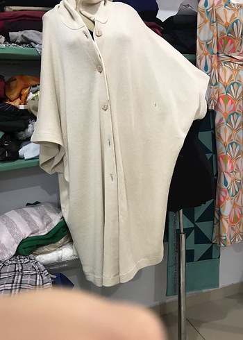 Düğmeli Beyaz Kadın Uzun Abaya Panço - Görsel 7