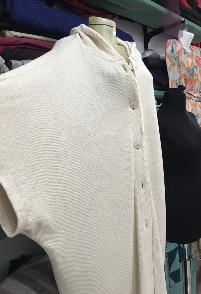 Düğmeli Beyaz Kadın Uzun Abaya Panço - Görsel 3