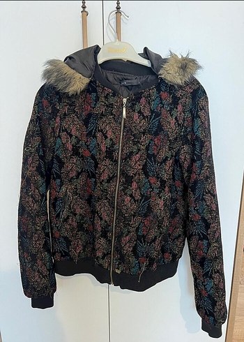 Batik Kürk Detaylı Kapüşonlu Desenli Kadın Ceket