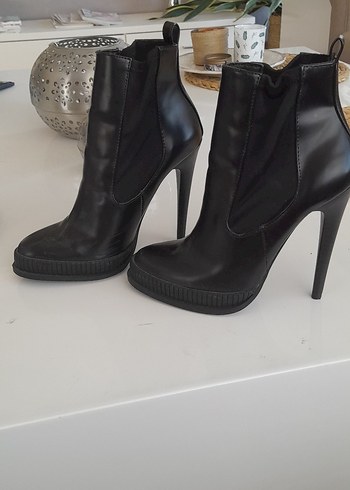Siyah Stiletto Topuklu Deri Bot