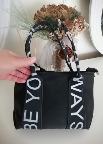Siyah Baskılı Fermuarlı Kadın Çanta