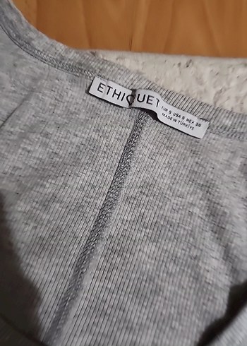 Etichet Gri atlet