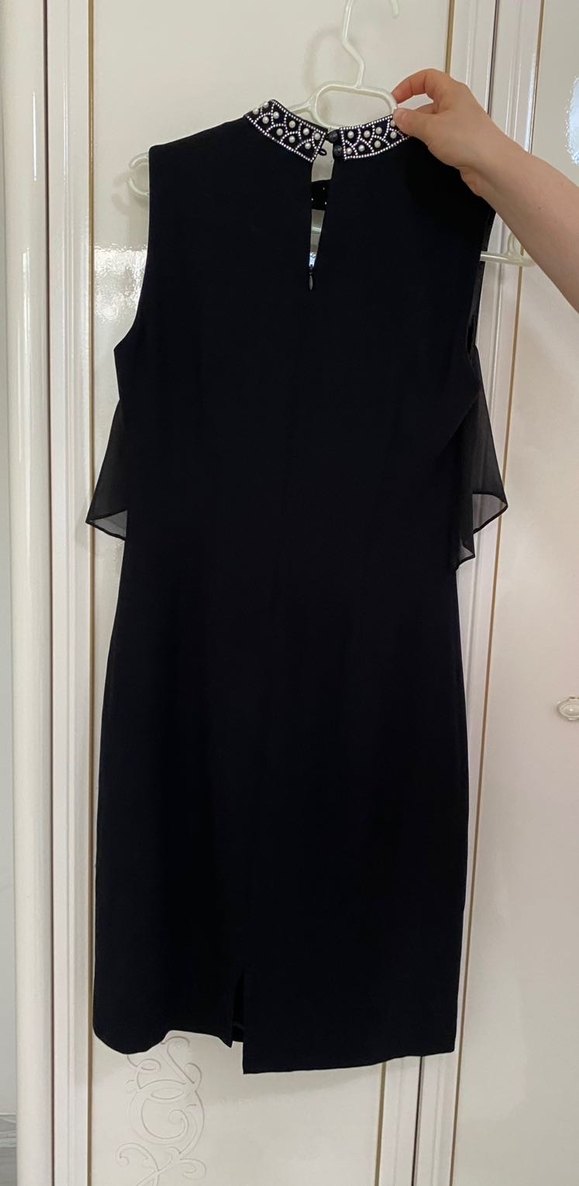 Zincir Detaylı Siyah Mini V Yaka Abiye Elbise - Görsel 4