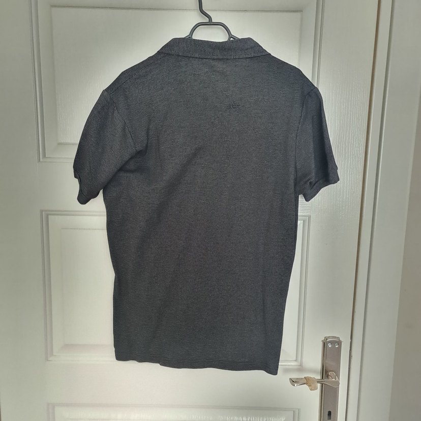 Erkek Siyah V Yaka Düğmeli Polo Tişört - Görsel 2