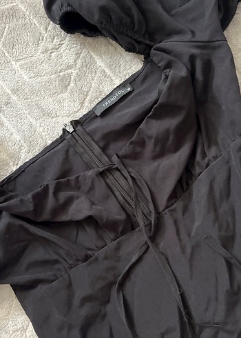 36 Beden Siyah Straplez Göğüs dekolteli mini fırfırlı elbise