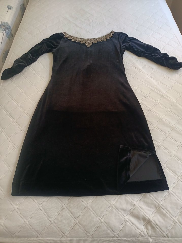 Uzun Siyah Gotik Nakışlı Kadın Elbisesi - Görsel 3