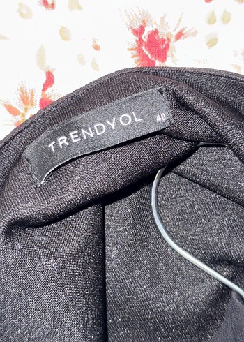 Trendyol & Milla Siyah V Yakalı Uzun Salaş Kadın Elbise