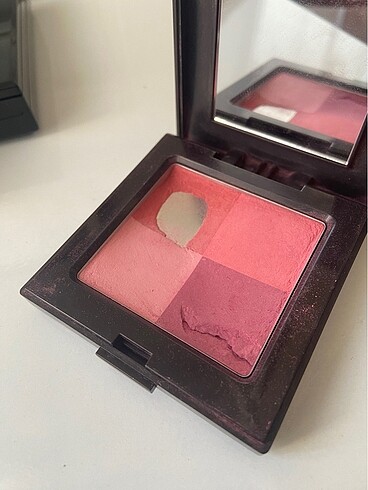 Beden Laura Mercier toz allık