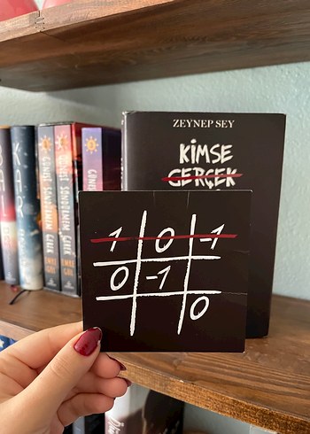  Beden Kimse Gerçek Değil - Zeynep Sey