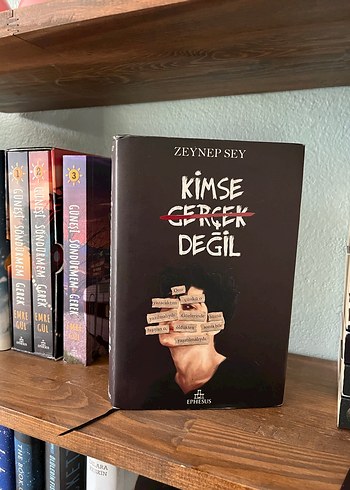 Kimse Gerçek Değil - Zeynep Sey