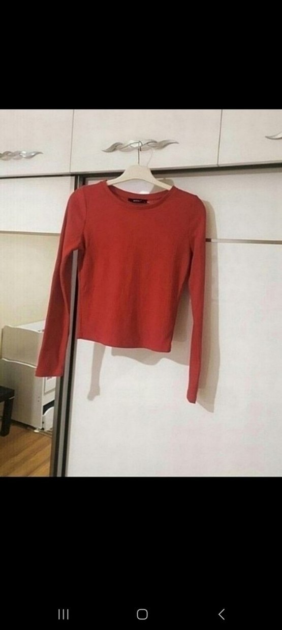 Kırmızı Uzun Kollu Crop Top - Görsel 3