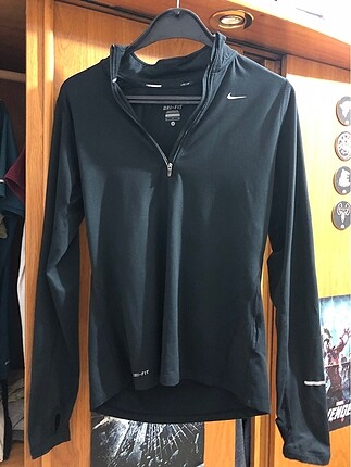 Nike uzun kollu