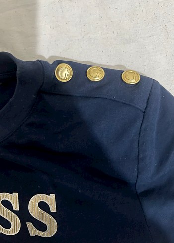 GUESS Altın Düğmeli Kadın Tişört - Görsel 3