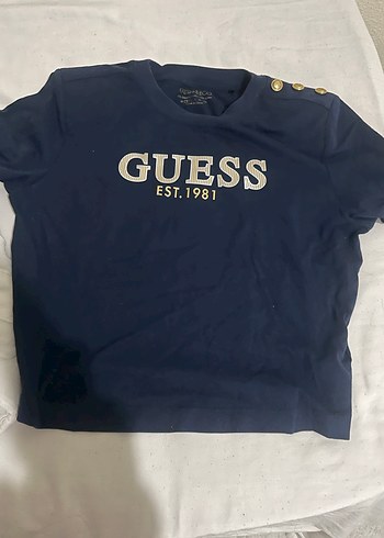 GUESS Altın Düğmeli Kadın Tişört - Görsel 2