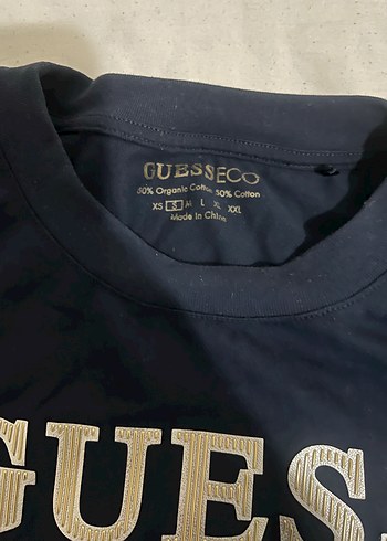 GUESS Altın Düğmeli Kadın Tişört - Görsel 4