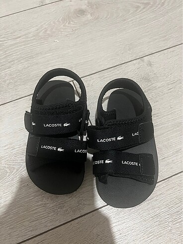 Lacoste sandalet
