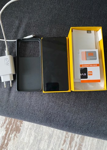 Sarı Android Telefon ve 67W Hızlı Şarj Adaptörü - Görsel 2