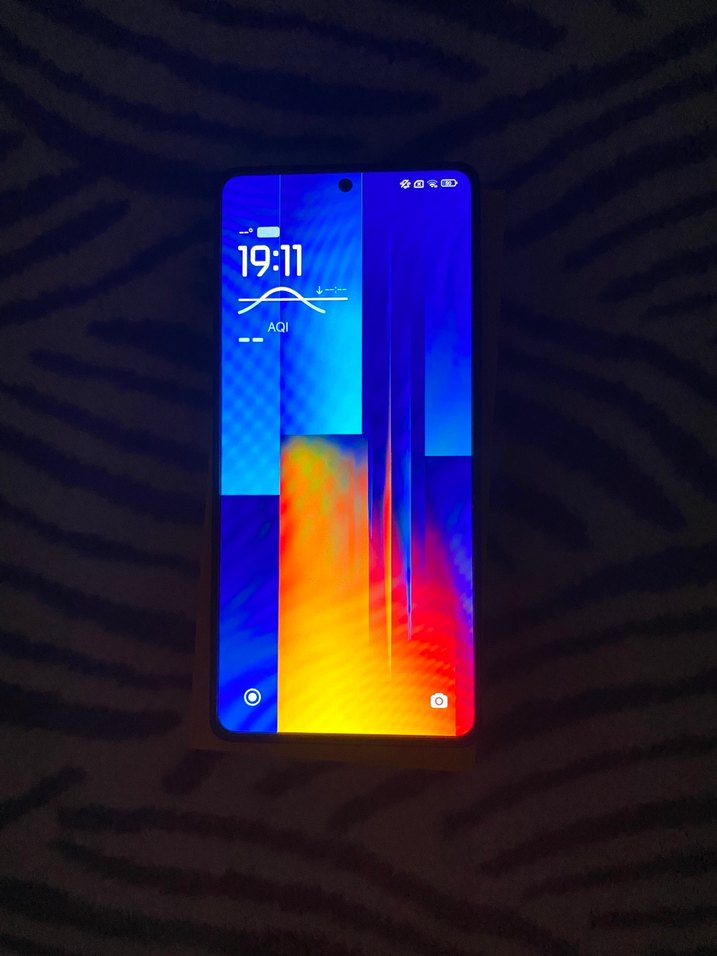 Sarı Android Telefon ve 67W Hızlı Şarj Adaptörü - Görsel 3