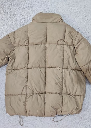 s Beden Pull and Bear Mont