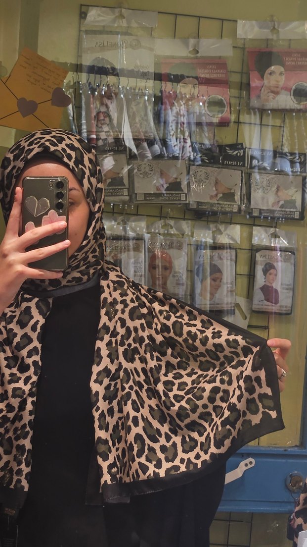 Kahverengi Leopar Desenli Drapeli Kadın Şal - Görsel 3