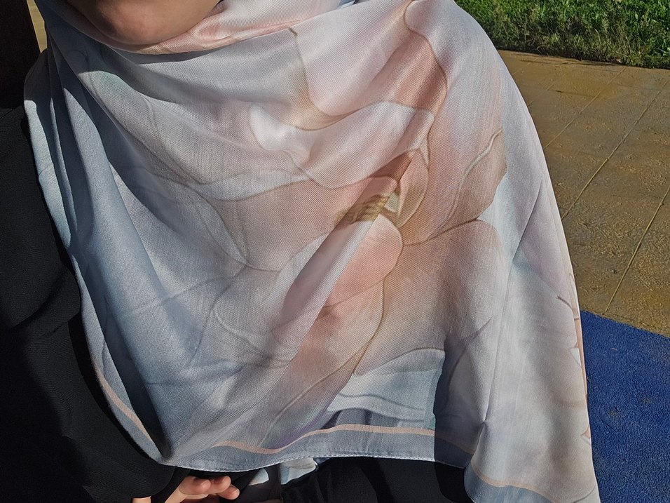 Bej Çiçek Desenli Kadın Şal - Görsel 2