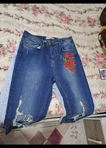 Nakışlı ve Yırtık Detaylı Mavi Kadın Kot Pantolon koton - Görsel 9