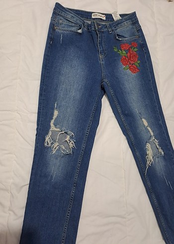 Nakışlı ve Yırtık Detaylı Mavi Kadın Kot Pantolon koton - Görsel 3