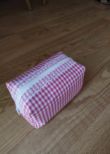 Diğer Fermuarlı Pembe Ekose Makyaj Çantası