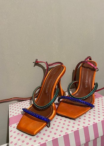 Boncuk İşlemeli Çok Renkli İnce Topuklu Kadın Ayakkabı