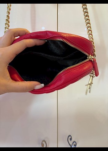 Armani Exchange Kırmızı Zincir Detaylı Deri Kadın Çanta - Görsel 6