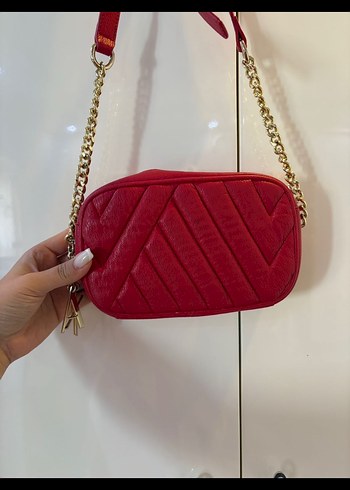 Armani Exchange Kırmızı Zincir Detaylı Deri Kadın Çanta - Görsel 7