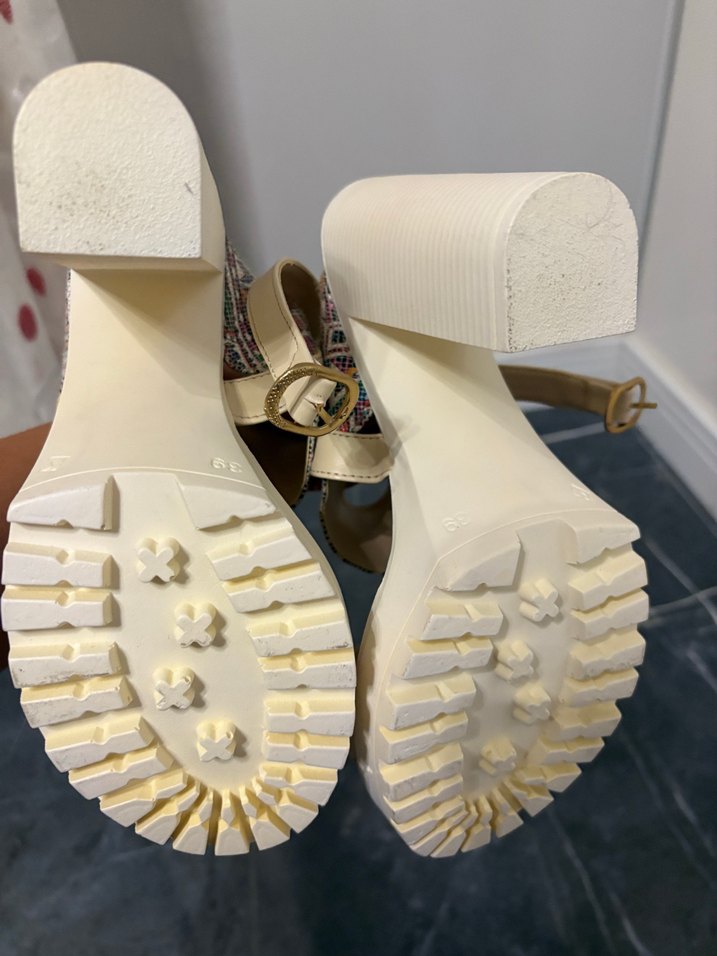 39-40 Numara Uyumlu Bej Desenli Dolgu Topuklu Kadın Sandalet - Görsel 3