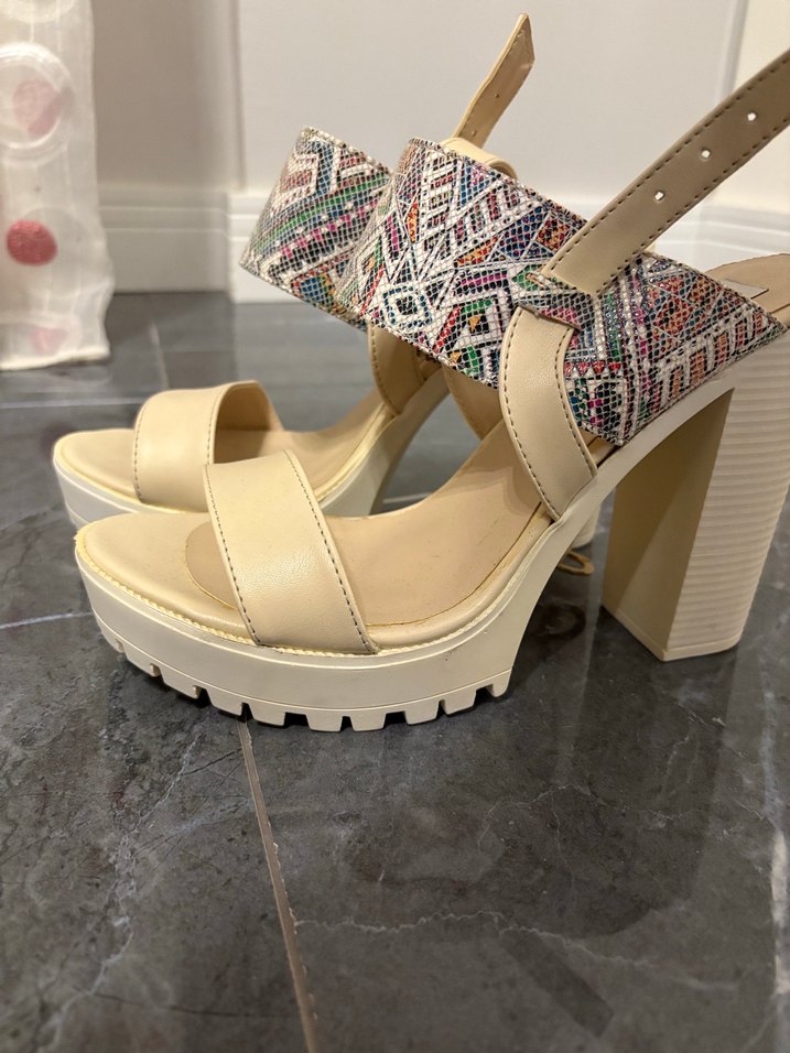 39-40 Numara Uyumlu Bej Desenli Dolgu Topuklu Kadın Sandalet - Görsel 2