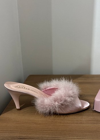 Pembe Tüylü Stiletto Topuklu Kadın Terlik - Görsel 4