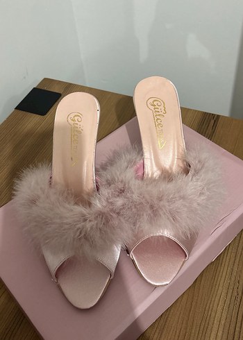 Pembe Tüylü Stiletto Topuklu Kadın Terlik - Görsel 2