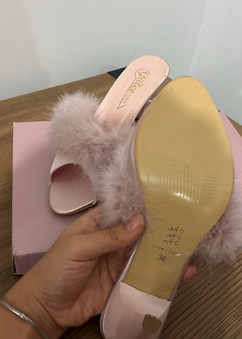 Pembe Tüylü Stiletto Topuklu Kadın Terlik - Görsel 3