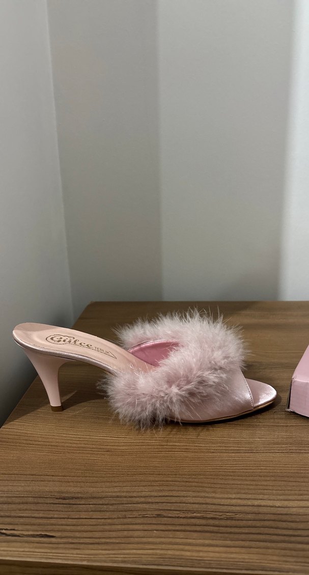 Pembe Tüylü Stiletto Topuklu Kadın Terlik - Görsel 4
