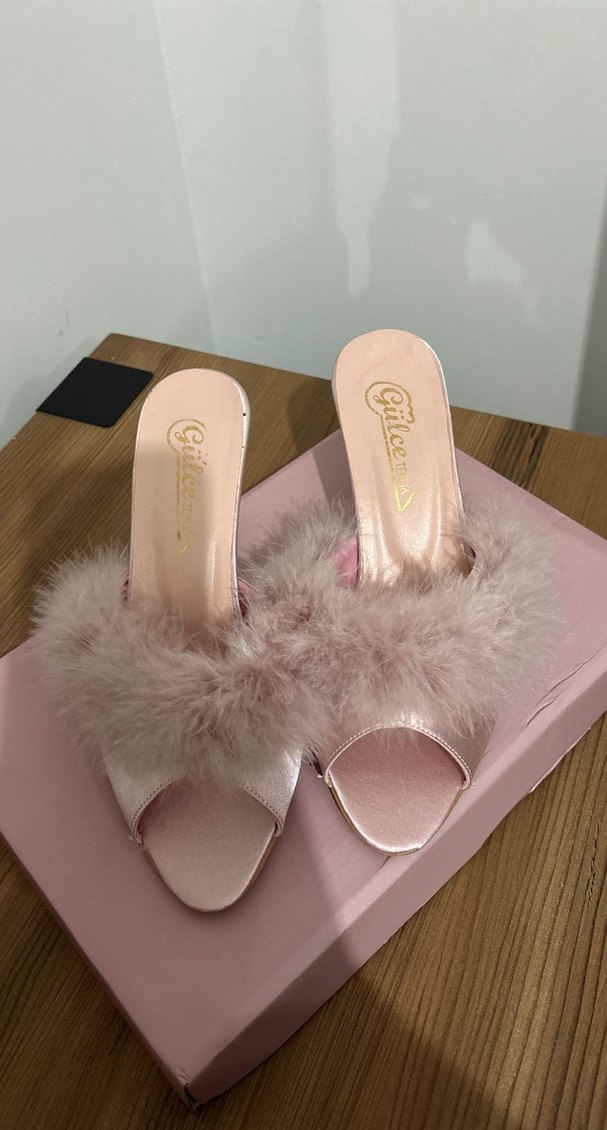 Pembe Tüylü Stiletto Topuklu Kadın Terlik - Görsel 2