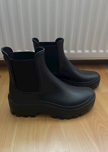 İgor Siyah Kadın Bot - Görsel 4