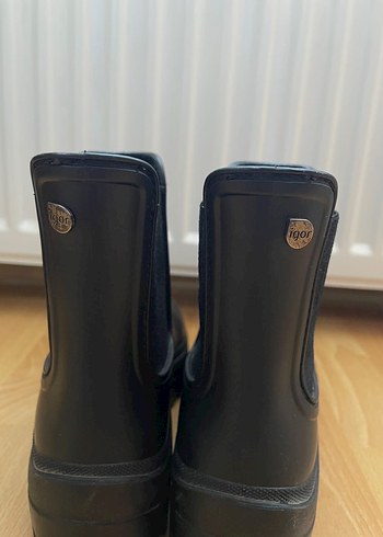 İgor Siyah Kadın Bot - Görsel 3