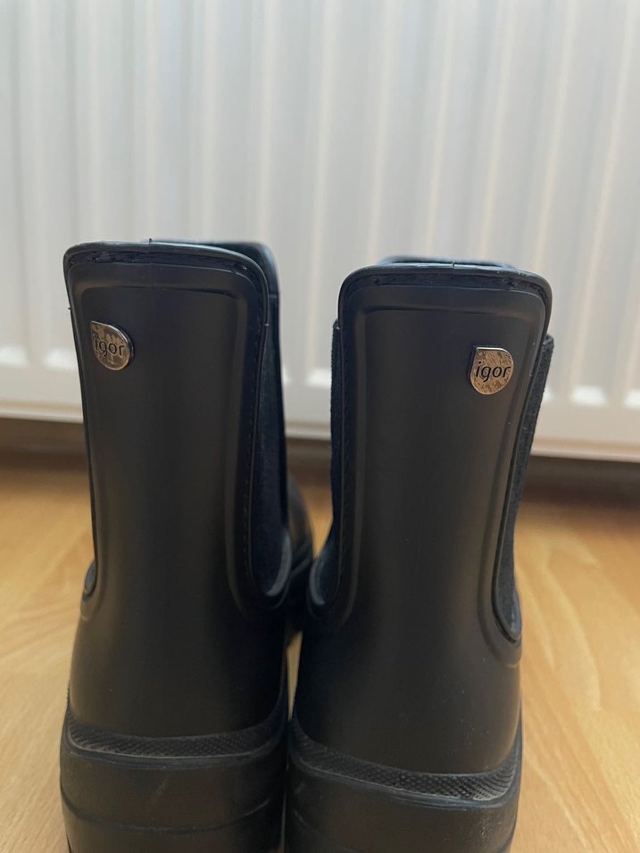 İgor Siyah Kadın Bot - Görsel 3