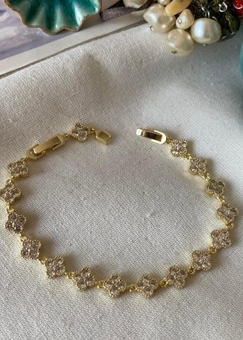 Cleef(Yonca) Desenli Zincir Detaylı Altın Bileklik