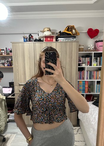 Düğmeli V Yaka Gri Mini Bluz - Görsel 3