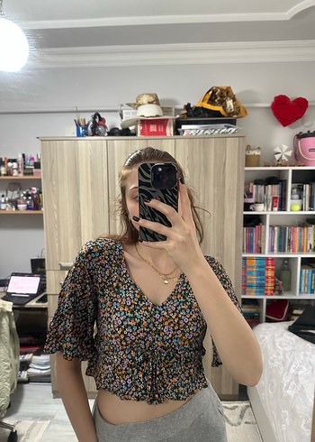 Düğmeli V Yaka Gri Mini Bluz - Görsel 2