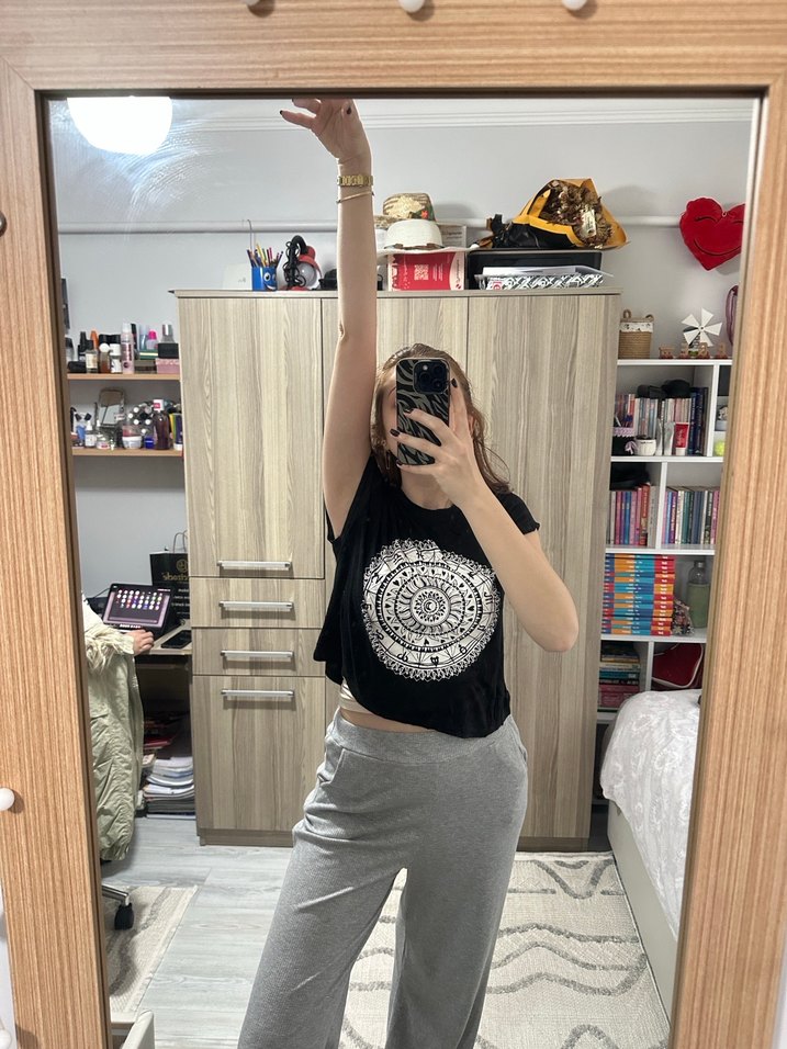 Bohem Tarz Siyah Baskılı Kadın Tişört - Görsel 3