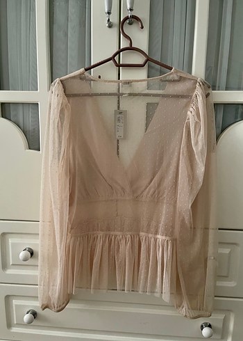 Bej V Yaka Pilili Tül Bluz - Görsel 3